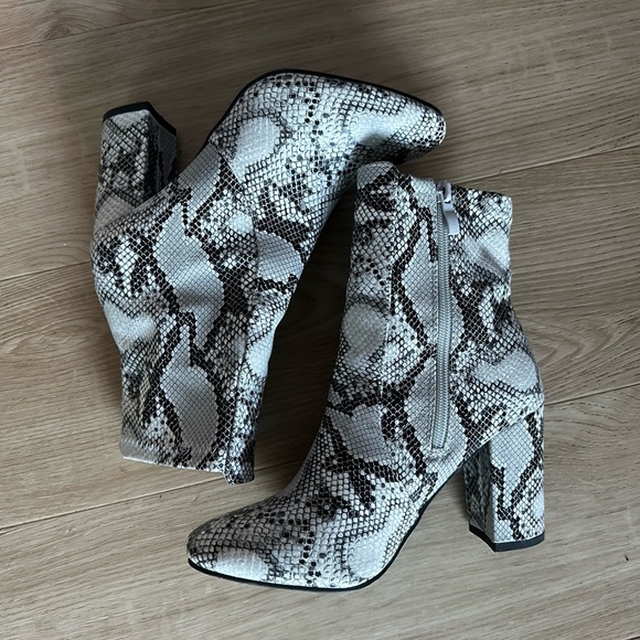 Snakeskin Print Booties - Picture 1 of 1